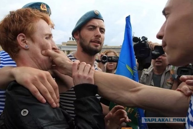 Рыжий, вали отсюда: В Питере Милонов попал в потасовку с геями