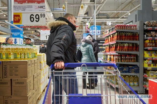 Эстонцы массово едут закупаться в российские магазины
