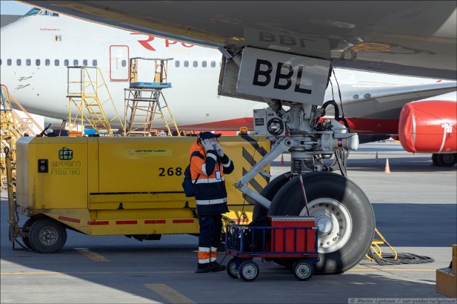 Как дезинфицируют самый большой грузовой Боинг-747 ABC Cargo