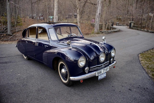 Две самые уродливые машины каждого десятилетия с 1950-х годов