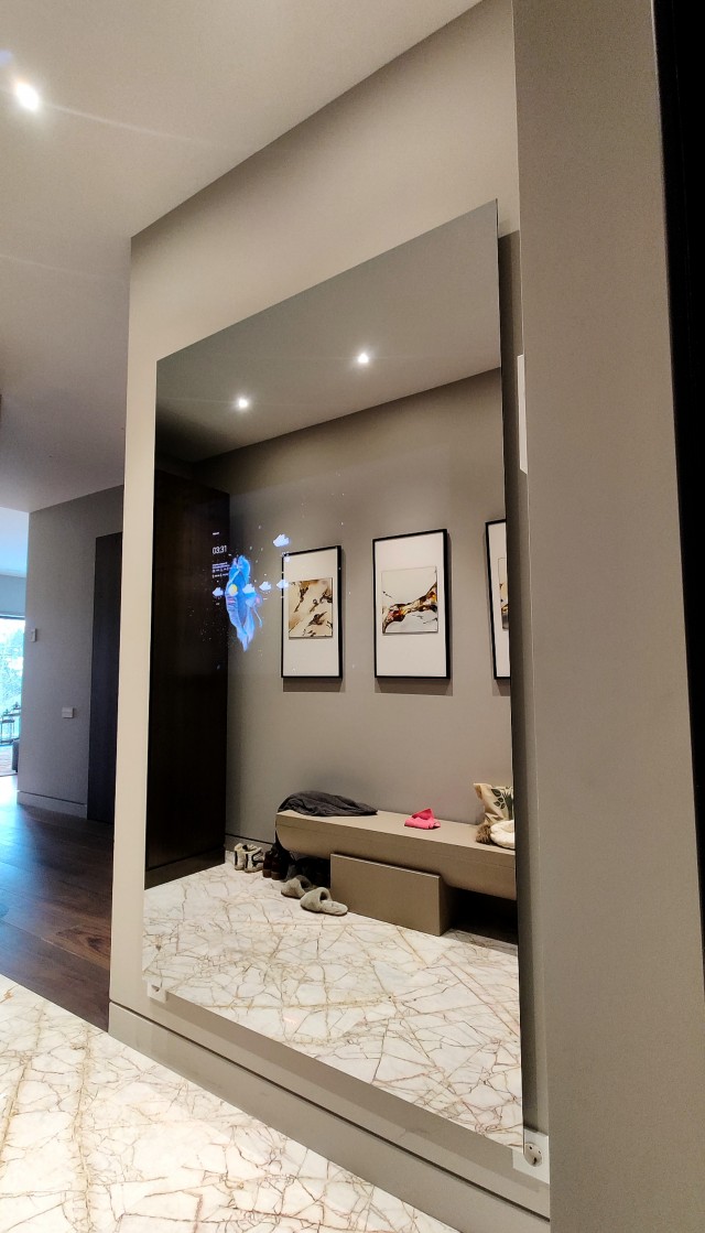 Смарт зеркало в прихожей - роскошный и технологичный предмет интерьра!