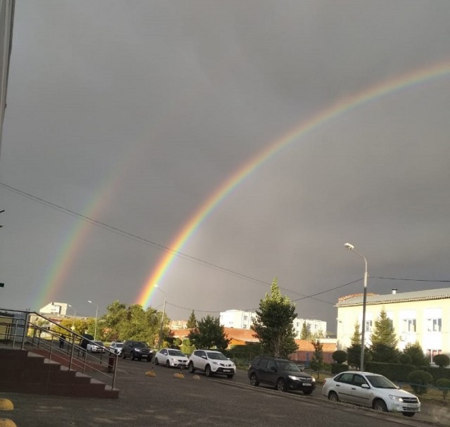 Вот такое у нас начало дня с радугой