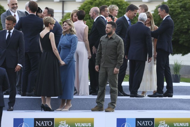 Кадр дня с саммита НАТО