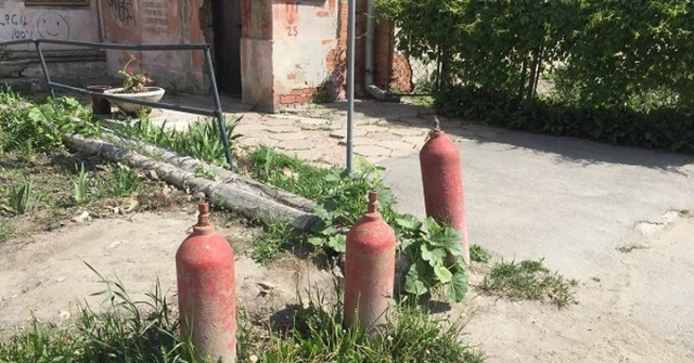 Автомобиль пенсионерки на скорости влетел в дом