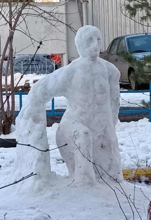 Снеговики, которых слепили очень креативные люди