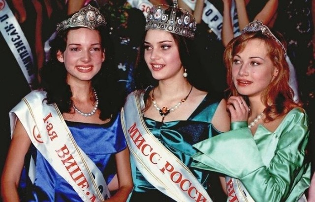 Девчата из 90-2000-х