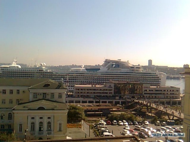 Самый большой круизный лайнер "the Oasis Of The Se