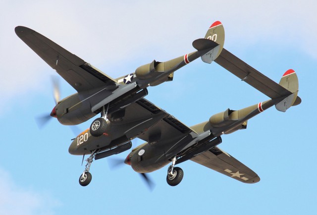 Многоцелевой истребитель P-38 «Lightning»