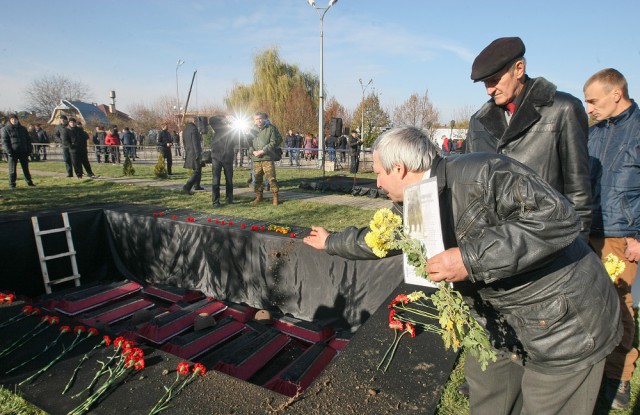 Под Киевом перезахоронили 60 солдат
