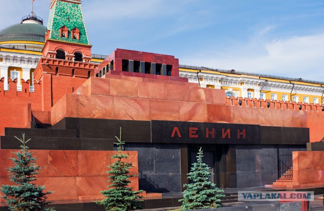 Исаакий взяли в кольцо, противники передачи РПЦ