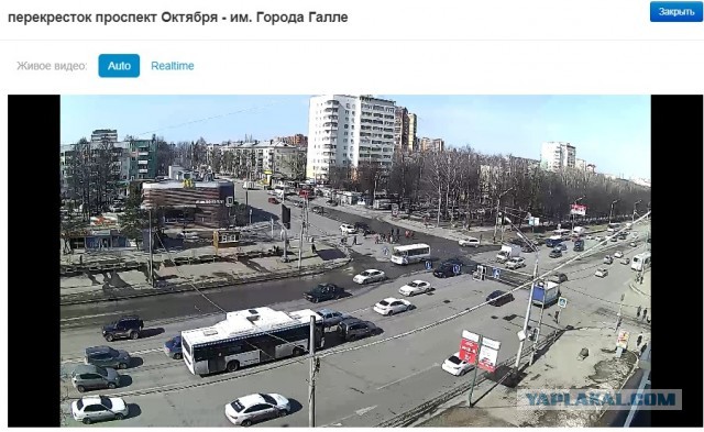 Давайте фото у кого какой вид из окна на оживленные улицы городов в настоящий момент