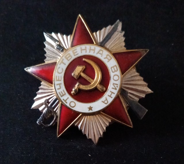 Почему Орден на груди у Фокса в фильме «Место встречи изменить нельзя» вызывает вопросы