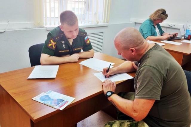 Сотрудники пункта отбора на контрактную службу похитили больше 11 млн рублей у участников СВО