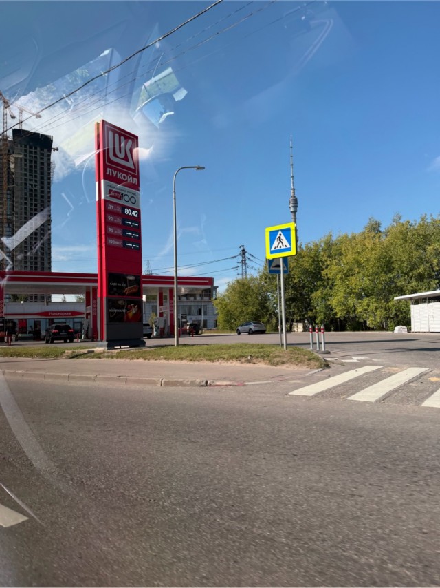 Сегодня в Москве взял и резко кончился бензин