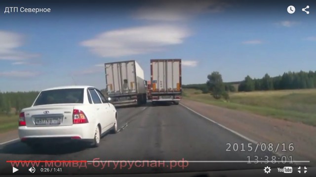 Легковушка врезалась в фуру