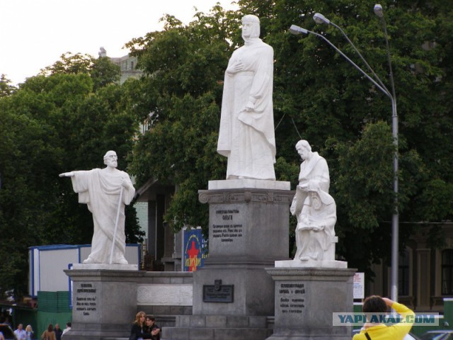 Памятники, которые иначе воспринимаются народом