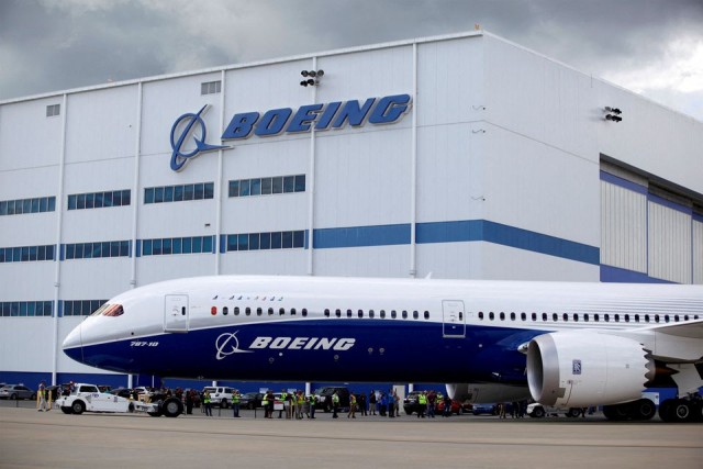 Boeing начнет строить самолеты в метавселенной