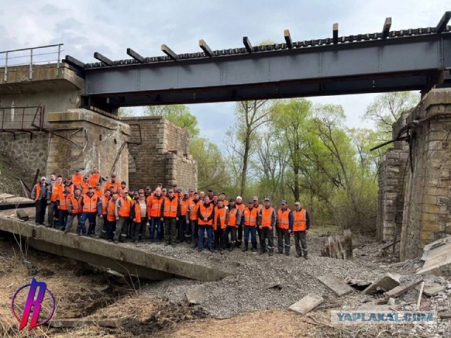 Взорванный украинскими диверсантами мост в Курской области восстановлен за несколько суток