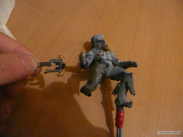 Айзек Кларк.