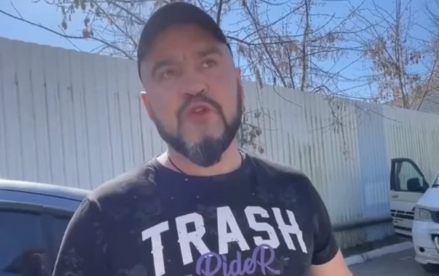 Депутат-коммунист помочился на смоленскую стену