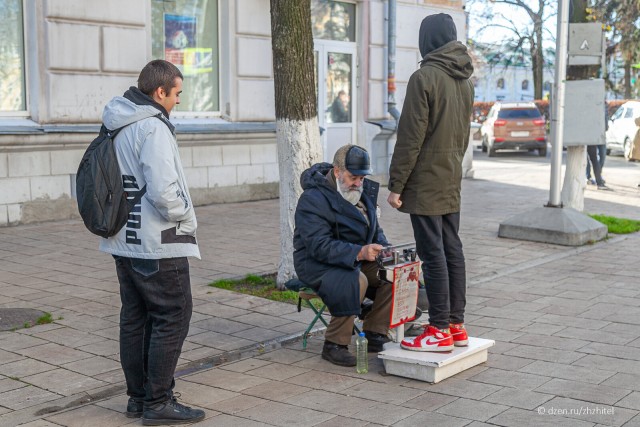 Весовщик Иосиф Григорьевич. Самый знаменитый дедушка Рязани