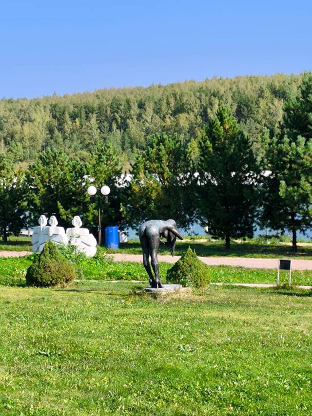 Нашего полку прибыло. Про городские скульптуры