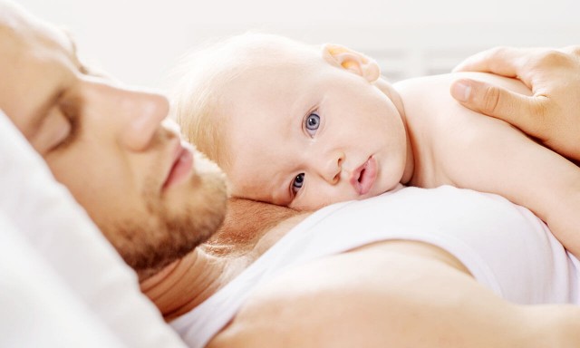 В Госдуме предложили давать отцам новорожденных детей дополнительный отпуск