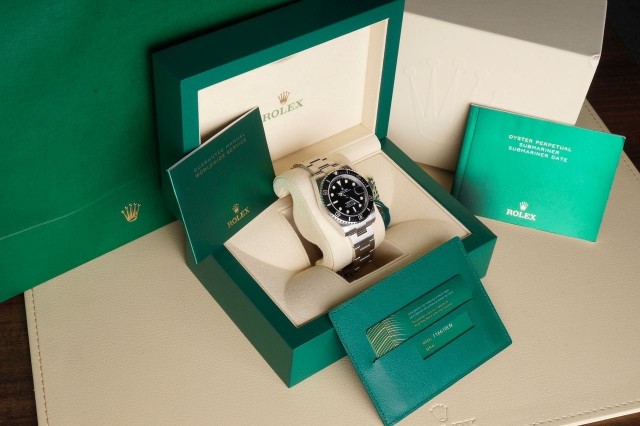 Студентам МГИМО на 23 февраля подарили часы Rolex