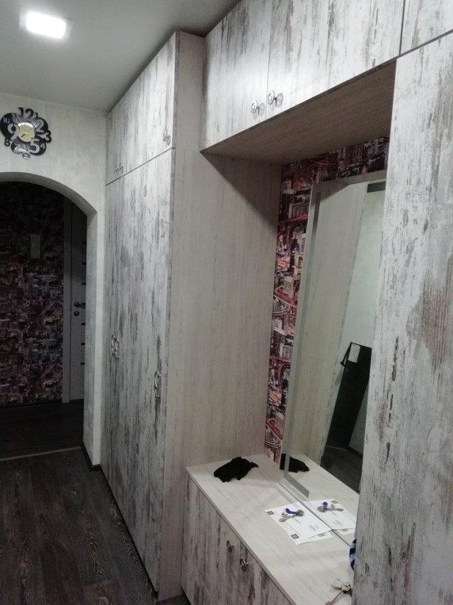 Нестандартный шкаф в стандартной хрущёвке