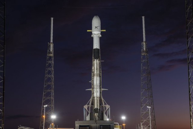 Falcon 9 вернулась на космодром