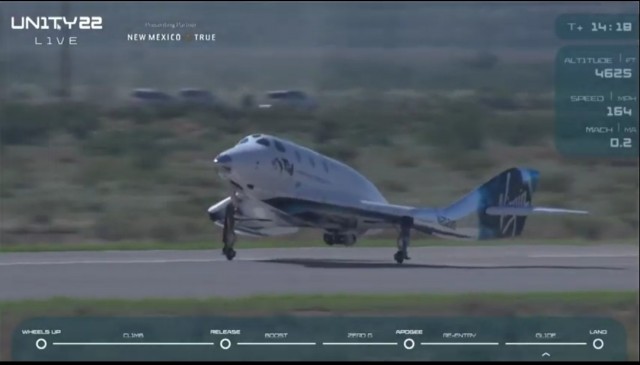 Следим за тем как Virgin Galactic совершит воскресный полет при полной загрузке