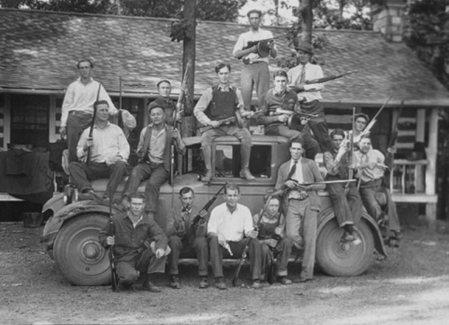 Как лодка контрабандистов стала лучшим десантным судном Второй Мировой войны