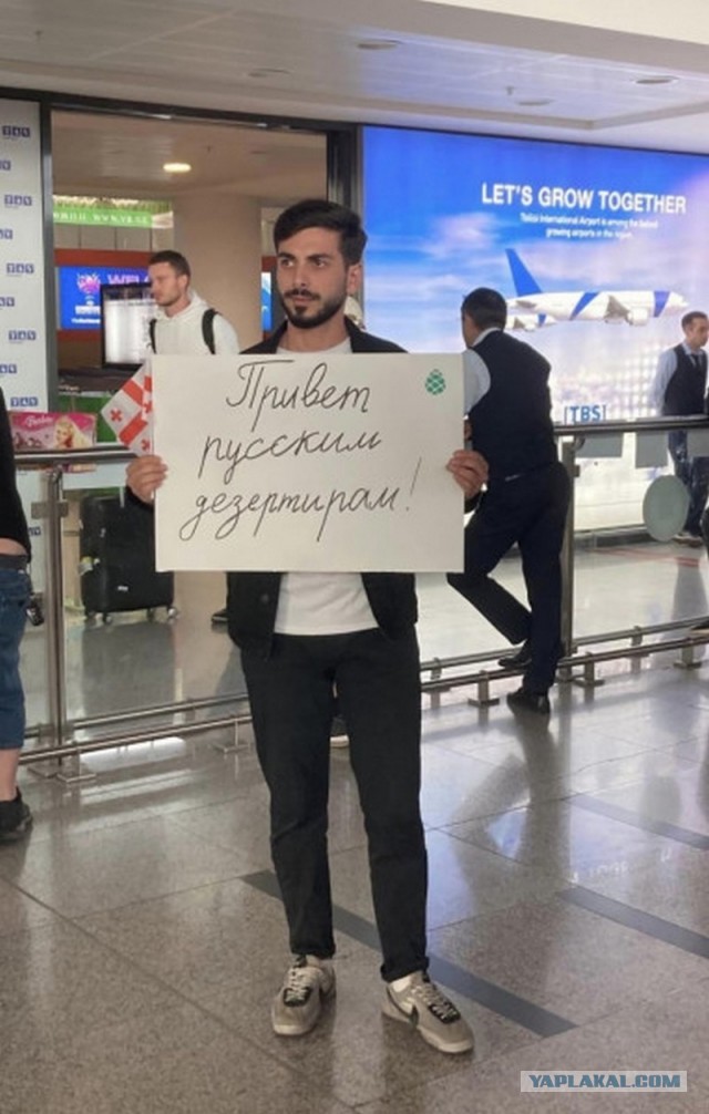 Обстановка у КПП «Верхний Ларс». Люди продолжают стоять в огромных очередях чтобы выехать из России в Грузию