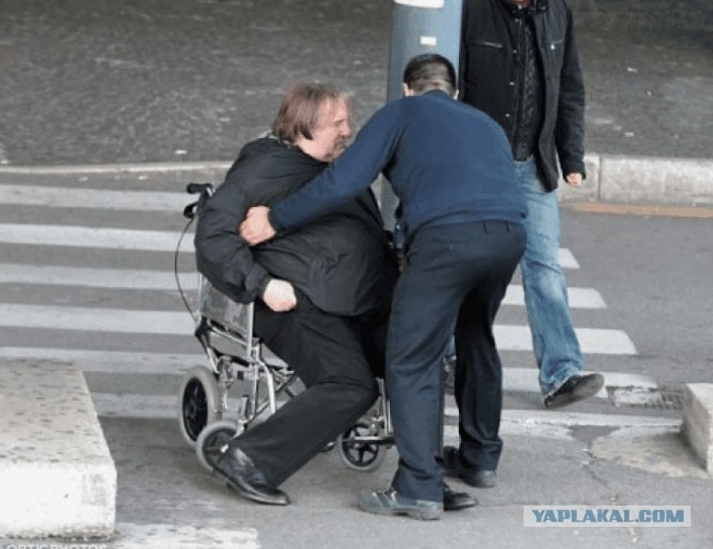 Французского актёра Жерара Депардье задержали в Париже из-за обвинений в сексуальном насилии, сейчас его допрашивают