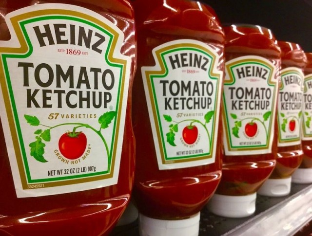 Почему кетчуп Heinz уже 100 лет выпускают в прозрачных бутылках