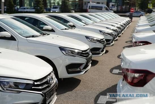 Продажи легковых Lada в России в январе упали на 28,7%