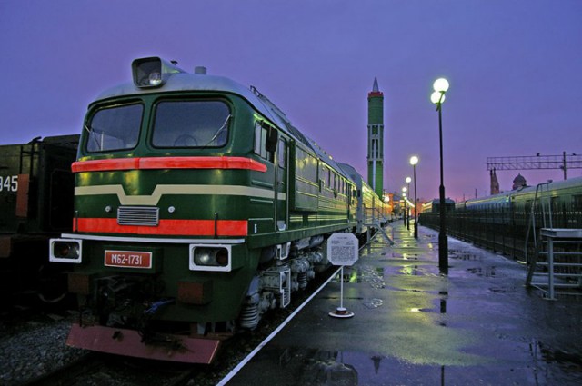 На ВДНХ попал Тополь