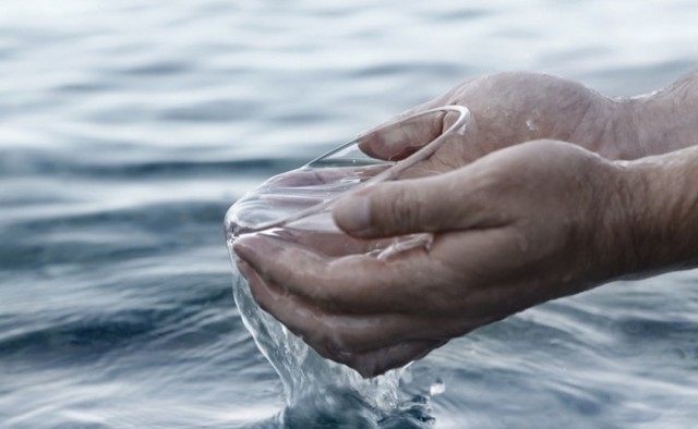 Как сделать соленую морскую воду пригодной для питья.