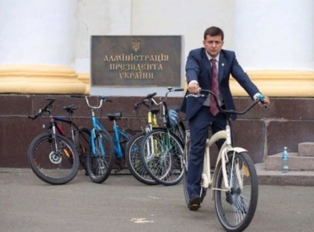 Президент Молдовы Майя Санду приехала на работу.