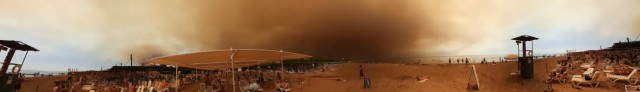 В Турции в самом разгаре "горячий сезон". Лесные пожары дошли до Анталии. Но отдыхающих это не пугает