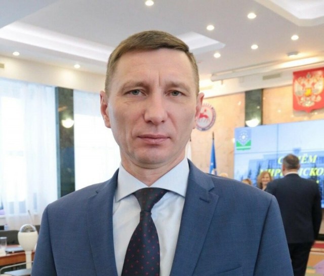 Депутаты Мирнинского районного совета Якутии установили зарплату своему председателю в размере 800 тысяч рублей