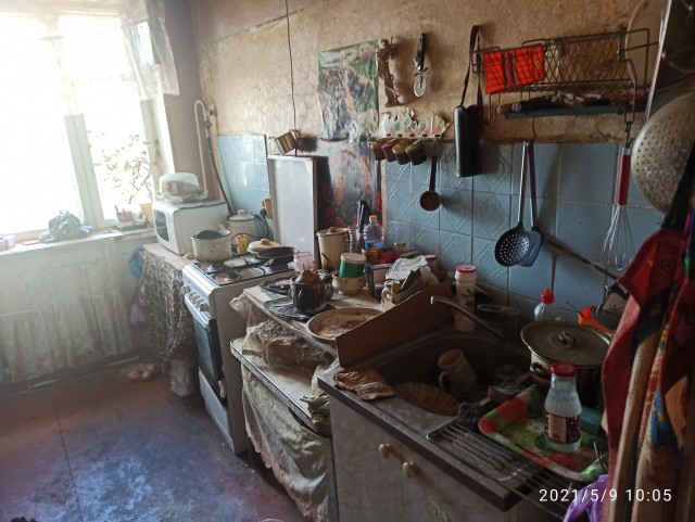 Безобидный с виду юноша, дома несколько лет избивает мать и бабушку, и устраивает погромы