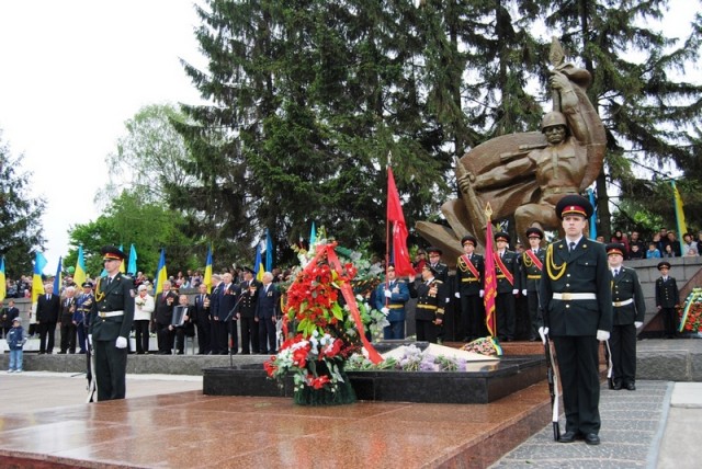 В Крыму расчленили памятник советским воинам