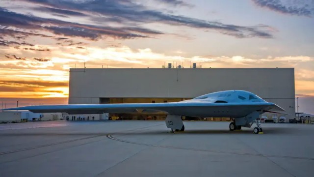 Бомбардировщик-невидимка B-21 совершил первый испытательный полёт