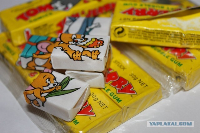 Жевательная резинка Donald и BomBibom