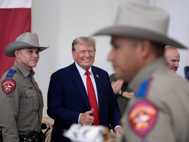 Власти США хотят сэкономить на массовой депортации: предложили мигрантам тысячу долларов и билеты