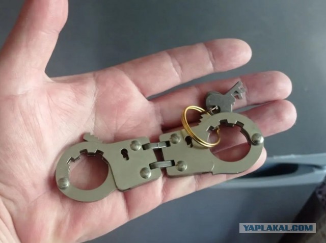 Авиадебошира примотали скотчем к креслу после драки в самолете