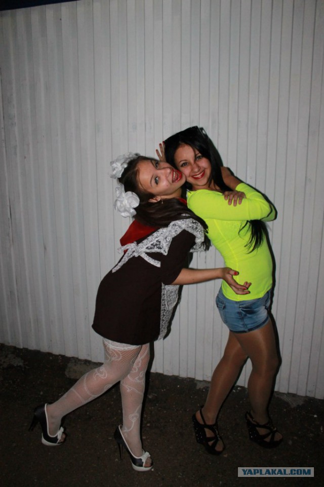 Выпускницу разыскивают за  фото на выпускном