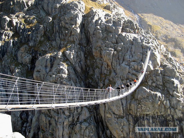 Самый длинный пешеходный подвесной мост в мире