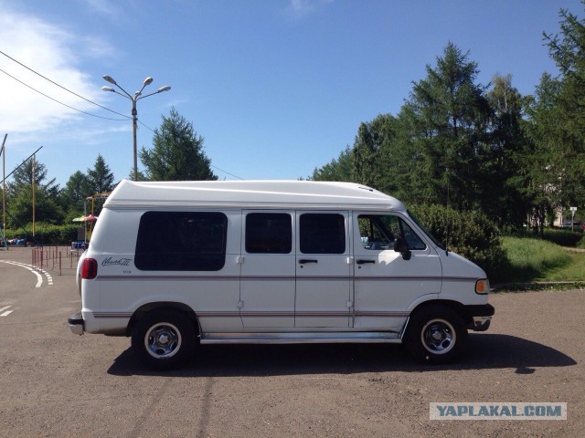 продам монстра Dodge Ram Van, 1996 год